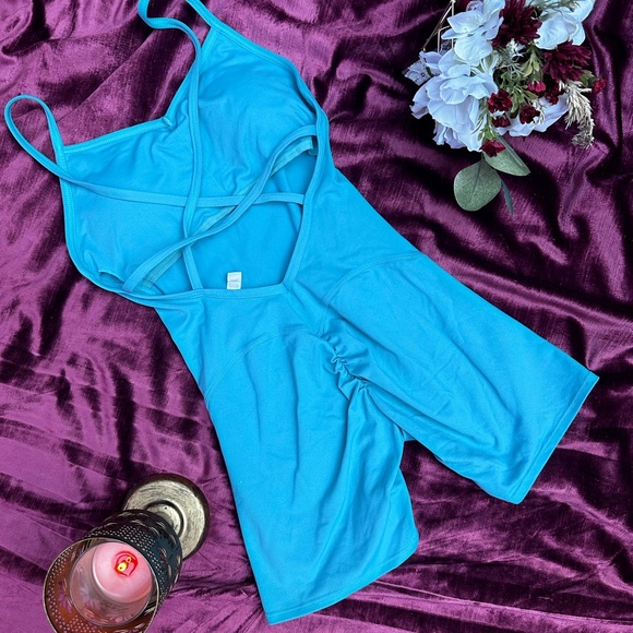 Peechbum Form Fitting Scrunch Bum Romper sz Med Bodysuit - Picture 2 of 3